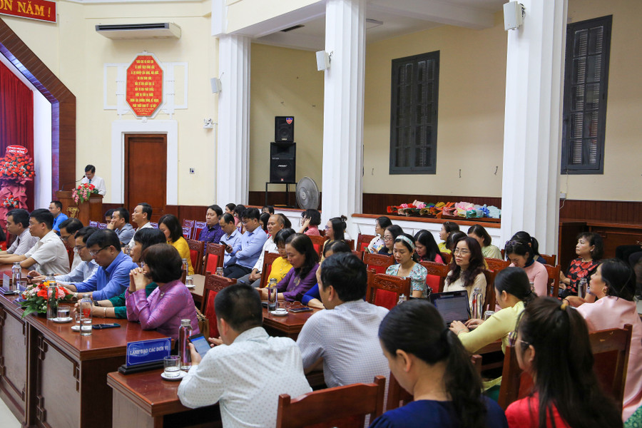 Chương trình thu hút đông đảo nữ viên chức của ĐH Huế tham gia.