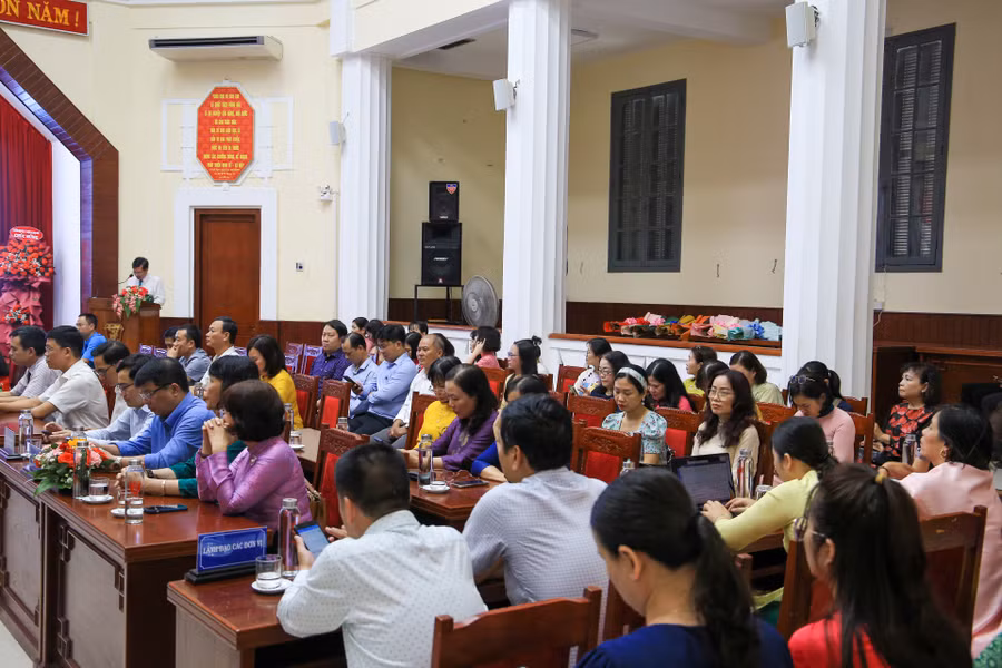 Chương trình thu hút đông đảo nữ viên chức của ĐH Huế tham gia.