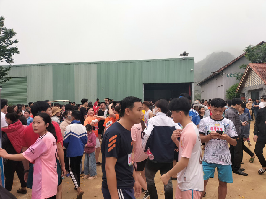 Đông đảo người dân tham gia cuộc thi chạy. Đông đảo người dân tham gia cuộc thi chạy.