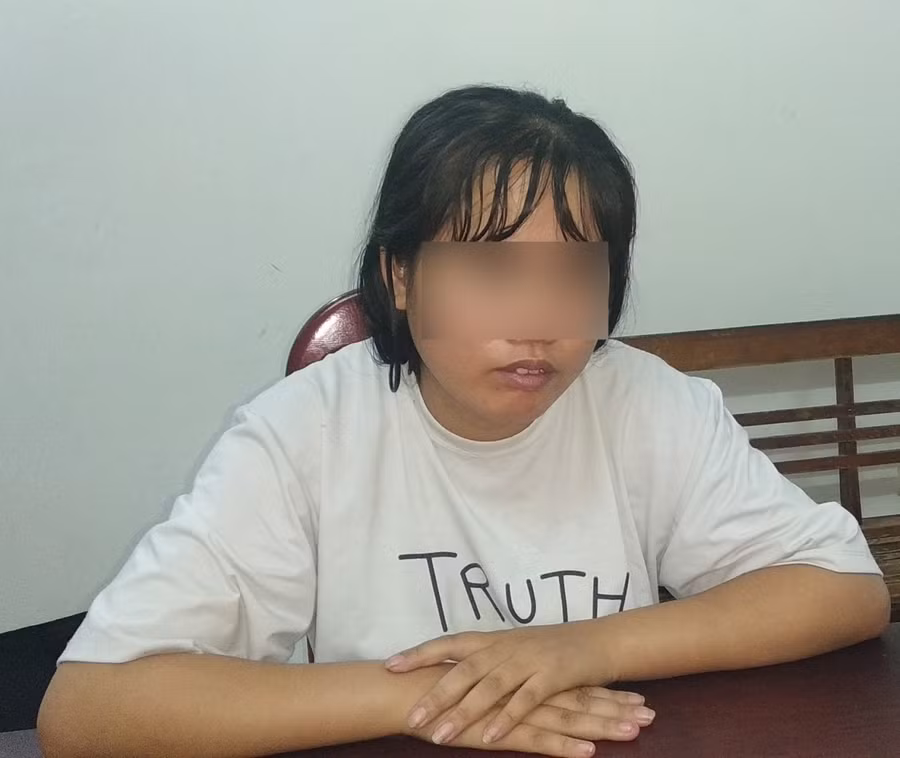 Cà Thị Út tại cơ quan công an.