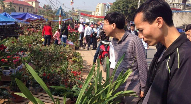 Phiên chợ “mua may, bán rủi” cả năm có 1 lần bán những gì?