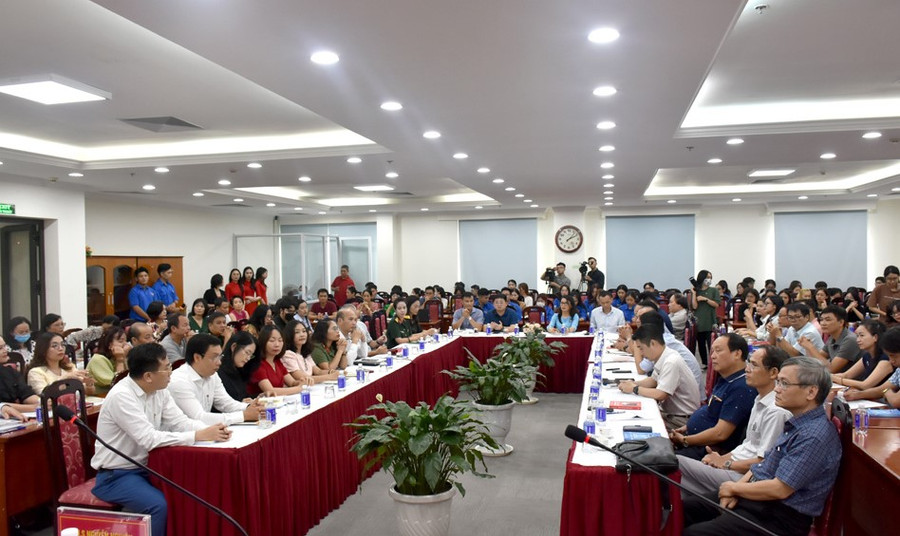 Đã có nhiều hội thảo, tọa đàm tìm giải pháp ngăn chặn sách giả nhưng đến nay vẫn chưa có phương án khả thi. Đã có nhiều hội thảo, tọa đàm tìm giải pháp ngăn chặn sách giả nhưng đến nay vẫn chưa có phương án khả thi.