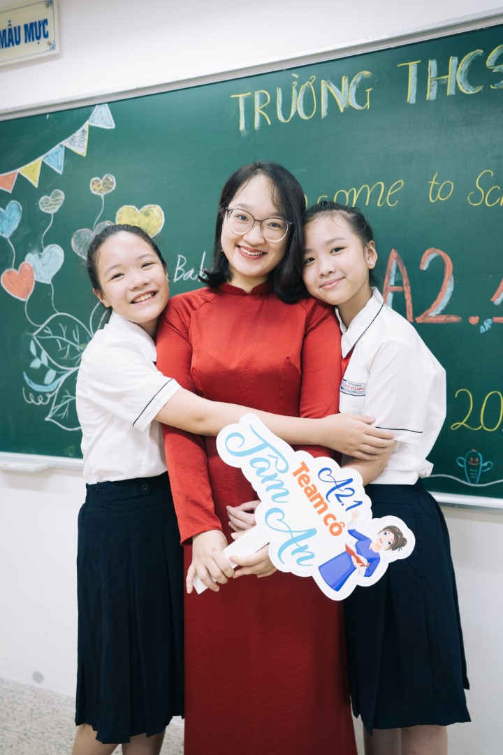 Cô Nguyễn Đức Tâm An và học trò. Ảnh: NVCC Cô Nguyễn Đức Tâm An và học trò. Ảnh: NVCC