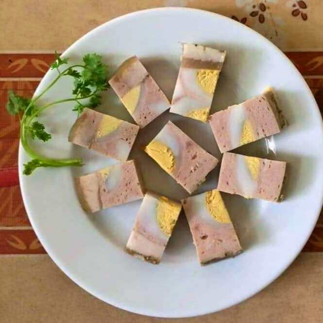 Xưa giò trứng chỉ có ở đám cưới hay lễ tết. Xưa giò trứng chỉ có ở đám cưới hay lễ tết.