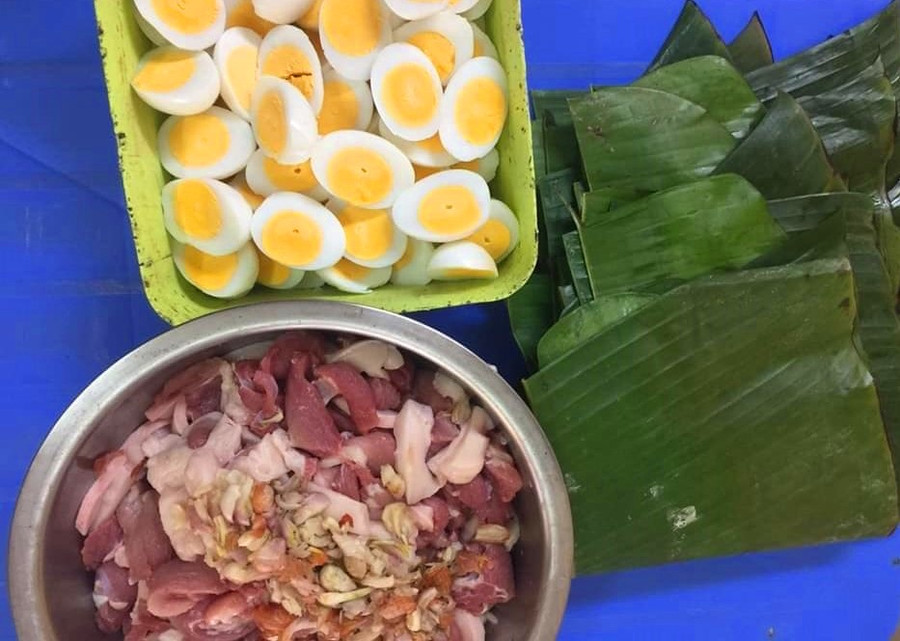 Nguyên liệu làm giò trứng khá đơn giản. Nguyên liệu làm giò trứng khá đơn giản.