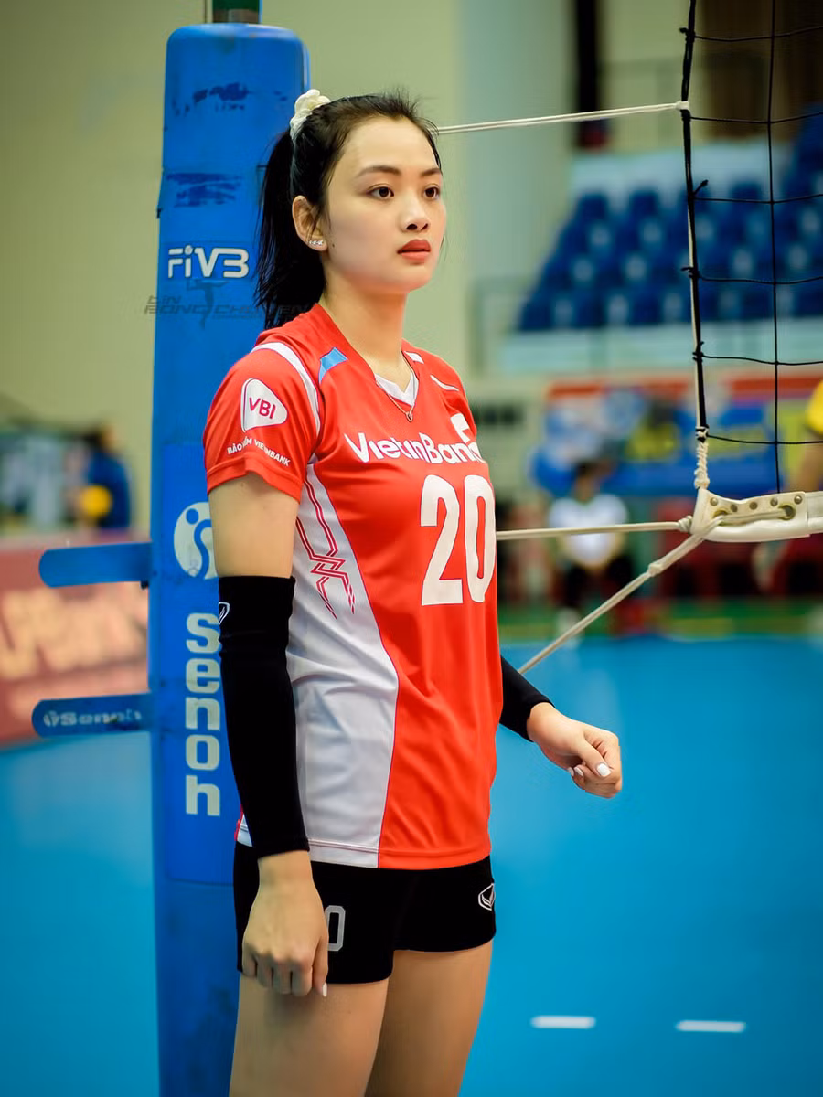 Nguyễn Thu Hoài trong màu áo đội bóng chuyền nữ Ngân hàng Công Thương. Ảnh: FBNV