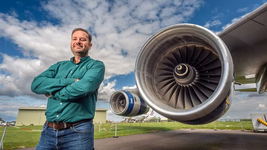 James Hygate thành lập Công ty Firefly Green Fuels với mục tiêu phát triển nhiên liệu sinh học có hàm lượng carbon thấp.