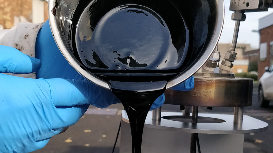 Nước thải được xử lý và chuyển thành dầu thô thông qua quá trình gọi là hóa lỏng thủy nhiệt. Nước thải được xử lý và chuyển thành dầu thô thông qua quá trình gọi là hóa lỏng thủy nhiệt.