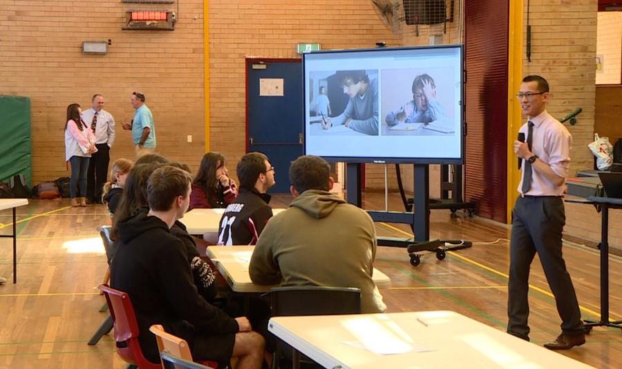 Công nghệ là trợ thủ đắc lực cho giáo viên. Công nghệ là trợ thủ đắc lực cho giáo viên.