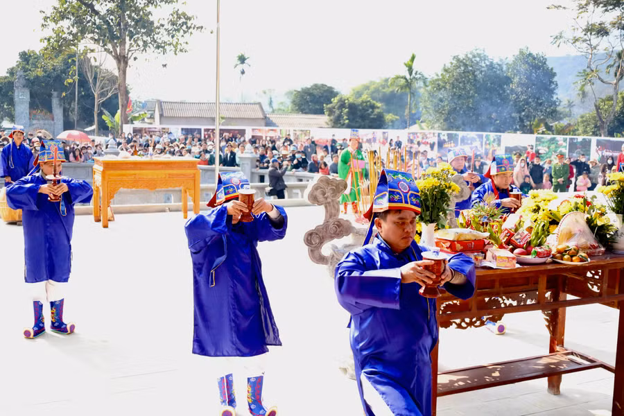 Hàng năm vào dịp Xuân về, người dân xứ Mường đều tổ chức Lễ hội Khai hạ.