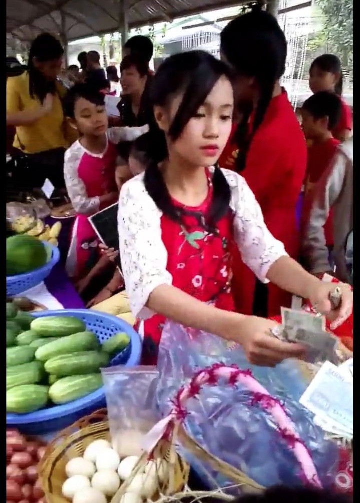 Các em được làm quen với các hoạt động mua, bán, quản lý, thu chi tài chính, giá cả hàng hoá ngay tại gian hàng của mình Các em được làm quen với các hoạt động mua, bán, quản lý, thu chi tài chính, giá cả hàng hoá ngay tại gian hàng của mình