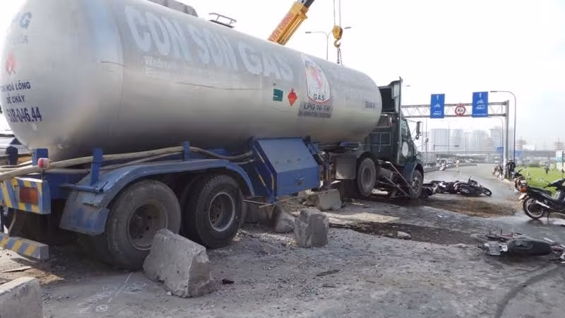 xe điên, gây tai nạn, xa lộ Hà Nội, thương vong