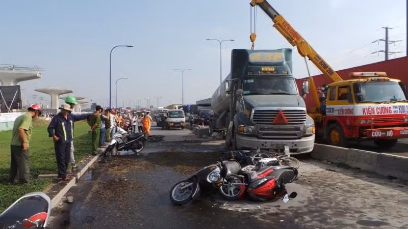 xe điên, gây tai nạn, xa lộ Hà Nội, thương vong