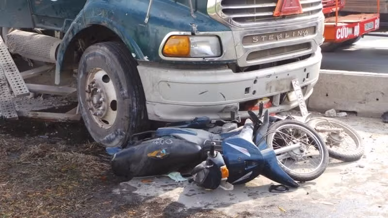 xe điên, gây tai nạn, xa lộ Hà Nội, thương vong