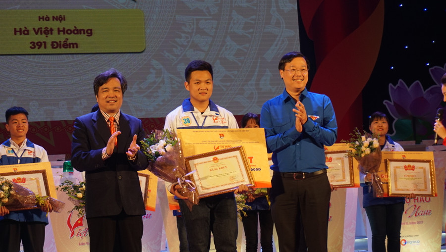 Hà Việt Hoàng, học sinh trường THPT Sóc Sơn, Hà Nội trở thành quán quân của cuộc thi