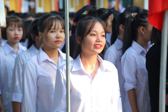 Vẻ rạng ngời của học sinh khối 10 đầu cấp. Ảnh: Việt Hà
