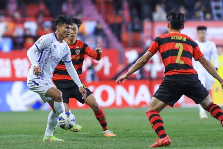 Tân HLV Hà Nội FC thời còn thi đấu giành được nhiều thành công. Tân HLV Hà Nội FC thời còn thi đấu giành được nhiều thành công.