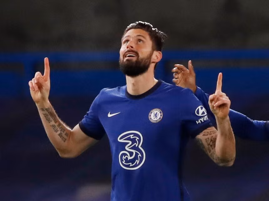 Olivier Giroud ăn mừng bàn mở tỷ số trong trận đấu 100 tại giải Ngoại hạng Anh.