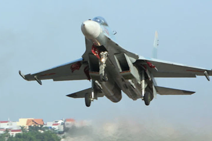 Trục vớt vật thể nghi là trục lốp trước của Su 30MK2