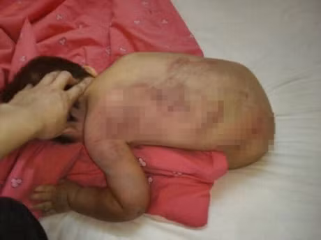 Cha ruot bao hanh con gai 2 tuoi roi gui anh 