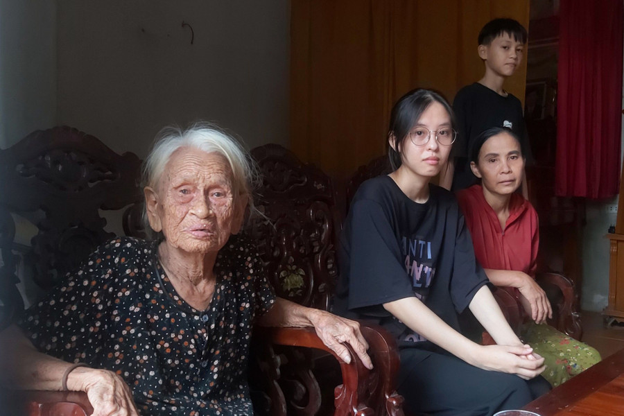 Trinh dự định sẽ đi làm thêm ít năm kiếm tiền rồi mới nghĩ tới giấc mơ giảng đường. (Ảnh: Vũ Long).