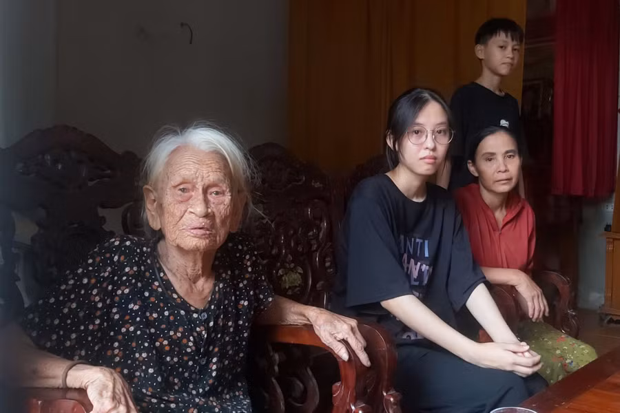 Trinh dự định sẽ đi làm thêm ít năm kiếm tiền rồi mới nghĩ tới giấc mơ giảng đường. (Ảnh: Vũ Long).