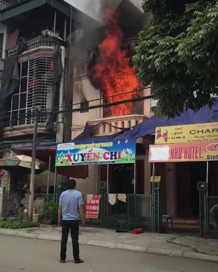 Người dân đã kịp thời phát hiện và báo cháy. Người dân đã kịp thời phát hiện và báo cháy.