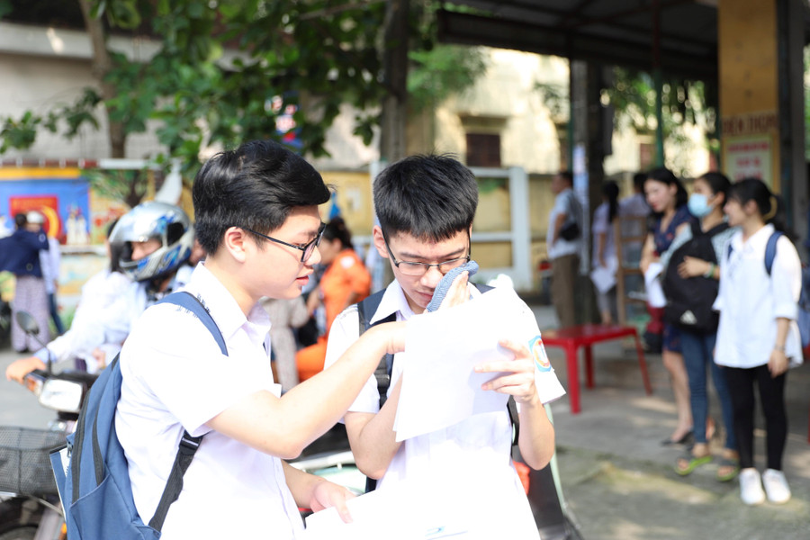 Thí sinh dự thi tại Trường THPT Thanh Sơn (Phú Thọ).