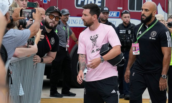 Messi trong vòng vây của khán giả giải Nhà nghề Mỹ