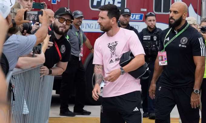 Messi trong vòng vây của khán giả giải Nhà nghề Mỹ Messi trong vòng vây của khán giả giải Nhà nghề Mỹ