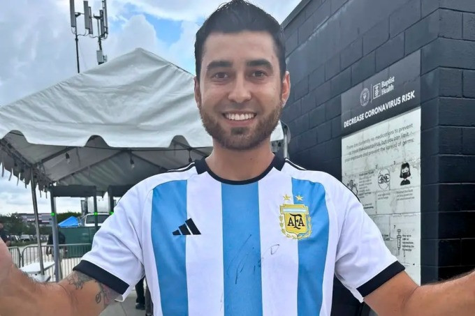 Anh Salamanca bị Inter Miami sa thải vì xin chữ ký của Messi.