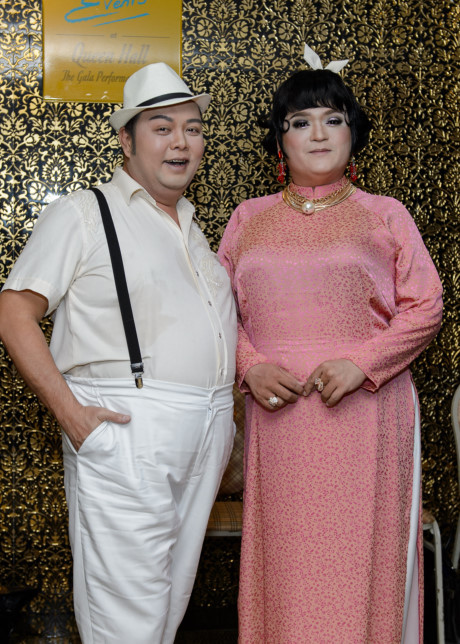 Đàm Vĩnh Hưng tự tay trang điểm cho chồng Cẩm Ly - Ảnh 11 Dam Vinh Hung tu tay trang diem cho chong Cam Ly - Anh 11