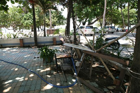 Dap bo cong trinh nhech nhac “xe thit” bo bien Nha Trang