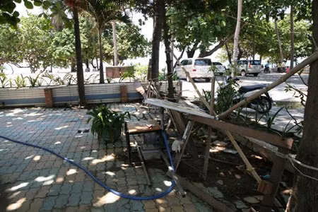 Dap bo cong trinh nhech nhac “xe thit” bo bien Nha Trang