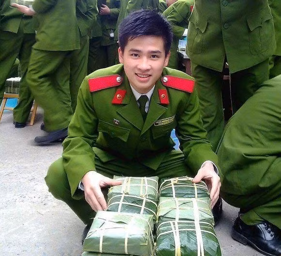 Hoàng Nhật là một trong những hot boy cảnh sát nổi tiếng nhất trên mạng. Tấm ảnh Hoàng Nhật chụp bên những chiếc bánh chưng trong bộ quân phục từng được chia sẻ và lan truyền rộng rãi trên các diễn đàn và mạng xã hội. Nhật là học viên lớp T32, chuyên ngành Kinh tế, HV Cảnh sát Nhân dân. Gương mặt điển trai không thua kém gì hot boy và nụ cười tươi rói của anh chàng luôn được nhiều bạn trẻ yêu thích. Hoàng Nhật hiện có lượng người theo dõi khá lớn trên mạng xã hội và được nhiều fanpage về sinh viên cảnh sát dùng hình ảnh cậu làm avatar.