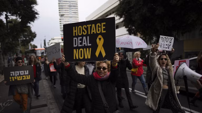 Phụ nữ Israel yêu cầu chính phủ của họ đạt được thỏa thuận giải thoát các con tin bị Hamas bắt giữ ở Gaza, ngày 1/2/2024