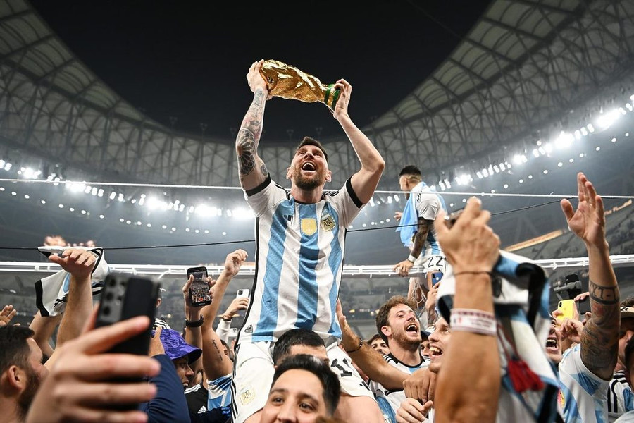 PSSI đã phải chi số tiền rất lớn để mời Messi và các đồng đội đá giao hữu.