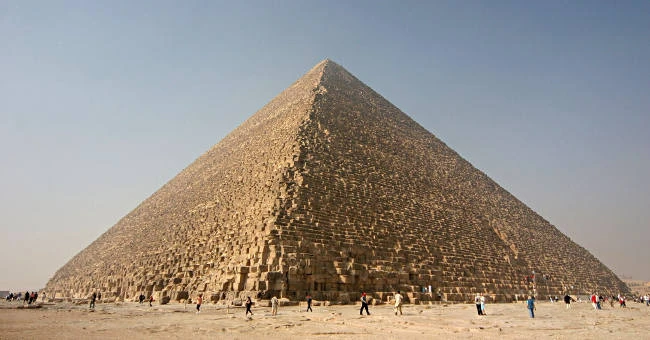 Kim tự tháp Giza.