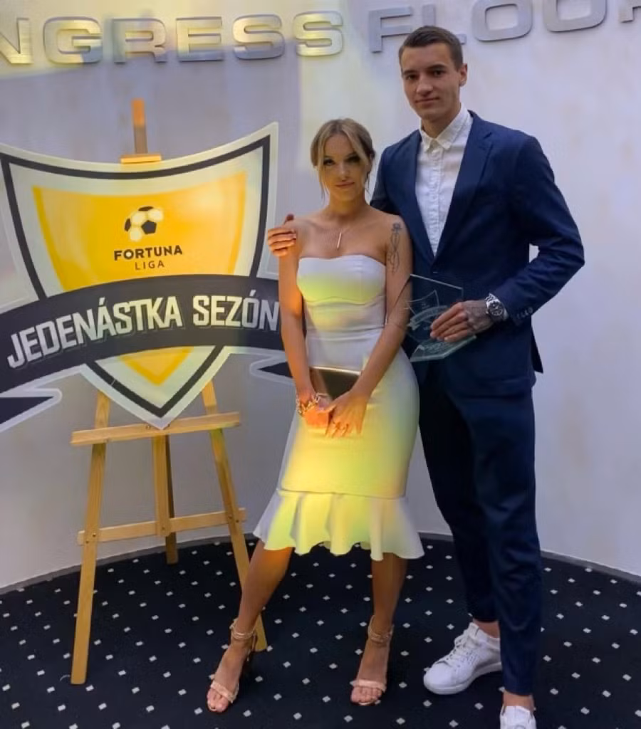 Kowalczyk là bạn gái của Jakub Kiwior, tân binh Arsenal.