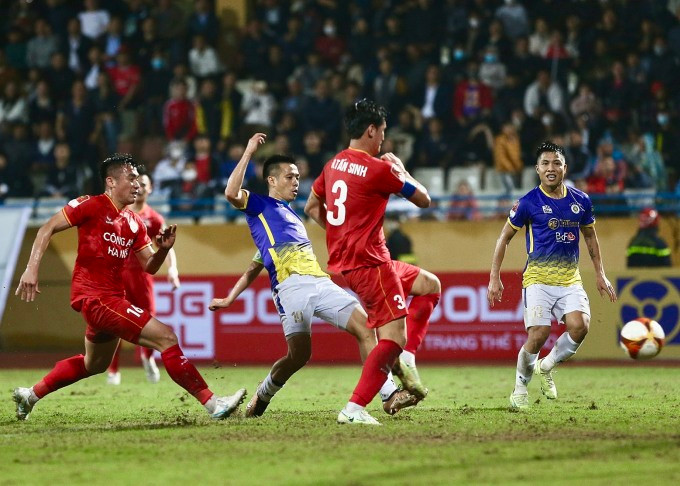 Văn Quyết bừng sáng với cú đúp bàn thắng vào lưới Công an Hà Nội Văn Quyết bừng sáng với cú đúp bàn thắng vào lưới Công an Hà Nội