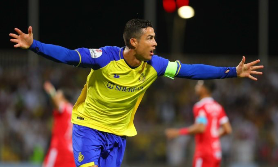 Video: Ronaldo chói sáng, đi vào lịch sử ở Ả Rập Xê-út