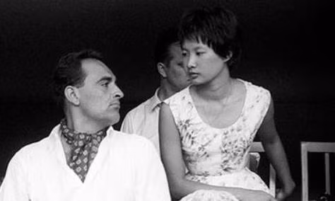 Công chúa Phương Mai (bên phải) xem cuộc đua xe Giải F1 ở Monza, Ý năm 1955. Ảnh: Tuần san Paris Match.