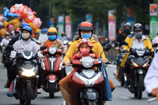 Theo Đài Khí tượng Thủy văn khu vực Nam bộ, nhiệt độ thấp nhất đo được sáng nay tại trạm Tân Sơn Nhất là 19oC, tại Nhà Bè là 19,5oC. Ảnh: LNT.