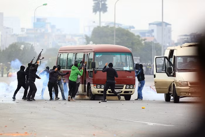 Tập tình huống chống bạo động. Ảnh: Baogiaothong.