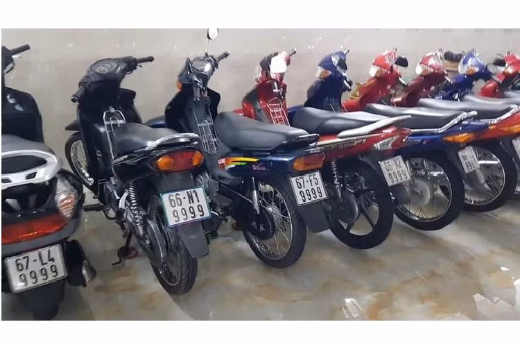 Qua những hình ảnh cho thấy, bộ sưu tập biển số đẹp chủ yếu là các số tứ quý, ngũ quý và số tiến.