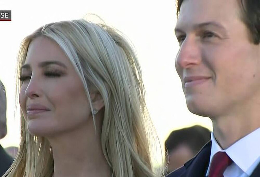 Video: Ivanka Trump bật khóc trước bài phát biểu của cha khi rời Nhà Trắng