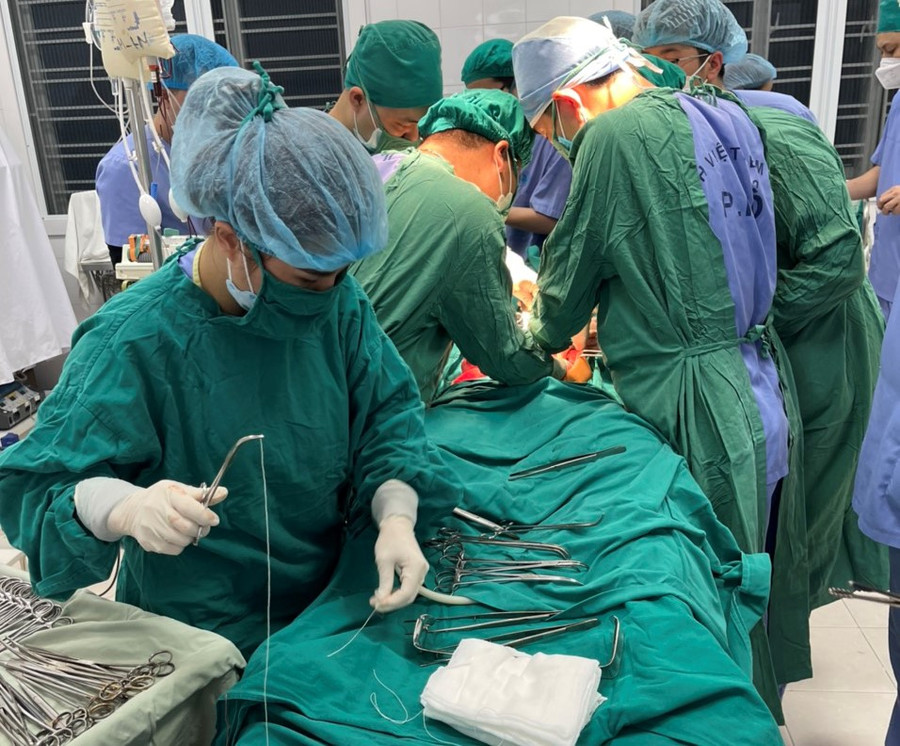 Phẫu thuật cứu sống cháu bé ngay trong đêm tại Bệnh viện Trẻ em Hải Phòng. Ảnh: BVCC. Phẫu thuật cứu sống cháu bé ngay trong đêm tại Bệnh viện Trẻ em Hải Phòng. Ảnh: BVCC.