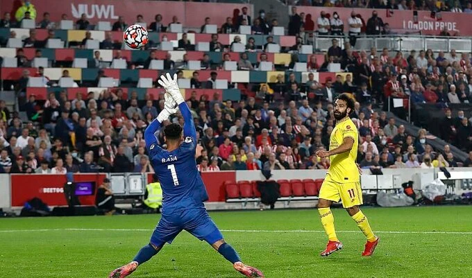 Salah và các đồng đội tại Liverpool chỉ kiếm được 1 điểm trước Brentford.