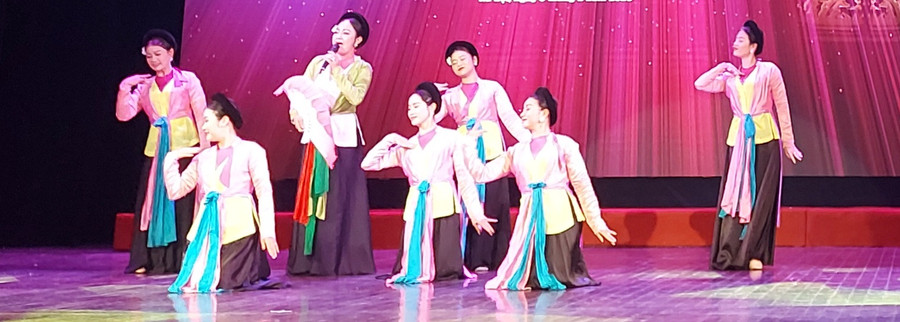 Văn hóa Việt Nam đang đặt chân vào địa hạt văn hóa đại chúng như một tất yếu. Ảnh minh họa: Bình Thanh. Văn hóa Việt Nam đang đặt chân vào địa hạt văn hóa đại chúng như một tất yếu. Ảnh minh họa: Bình Thanh.