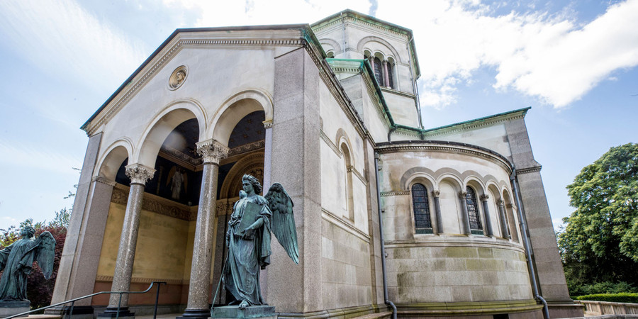 Lăng mộ Hoàng gia. Lăng mộ Hoàng gia.